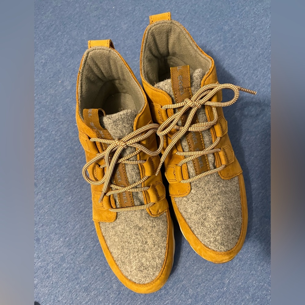 Sorel Kinetic Caribou Boots Size 10.5